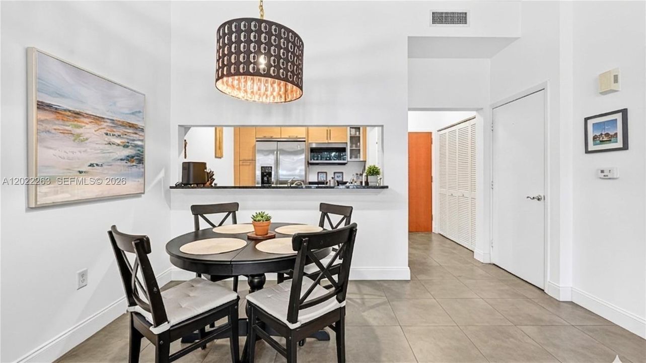For Sale: $425,000 (1 beds, 1 baths, 775 Square Feet)