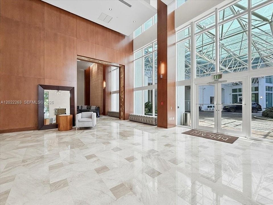 For Sale: $425,000 (1 beds, 1 baths, 775 Square Feet)