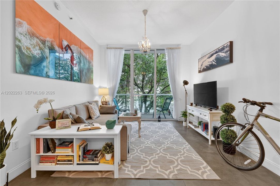 For Sale: $425,000 (1 beds, 1 baths, 775 Square Feet)