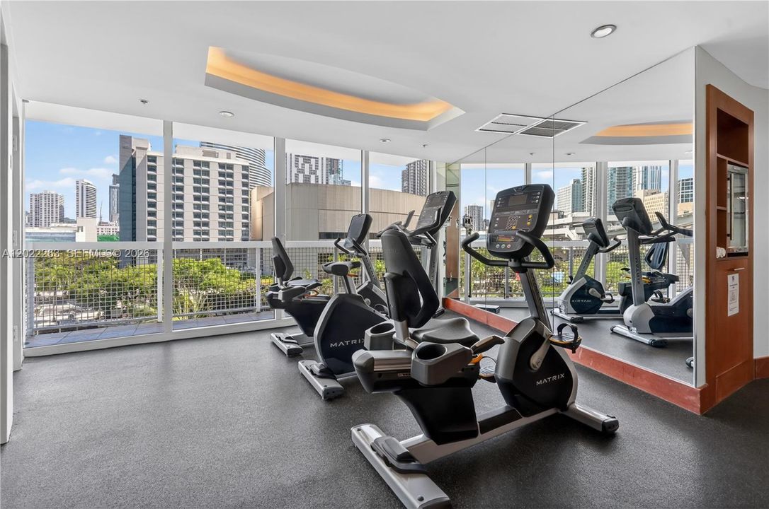 For Sale: $425,000 (1 beds, 1 baths, 775 Square Feet)