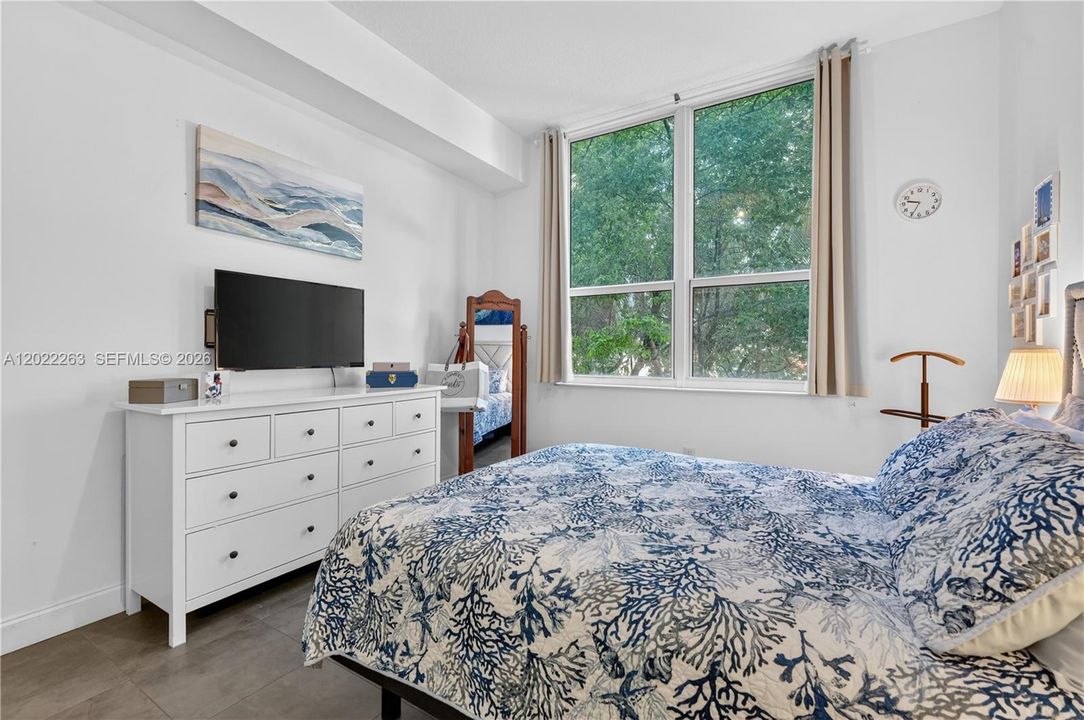 For Sale: $425,000 (1 beds, 1 baths, 775 Square Feet)
