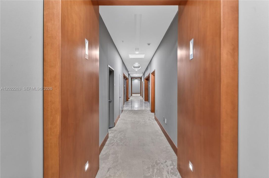 For Sale: $425,000 (1 beds, 1 baths, 775 Square Feet)
