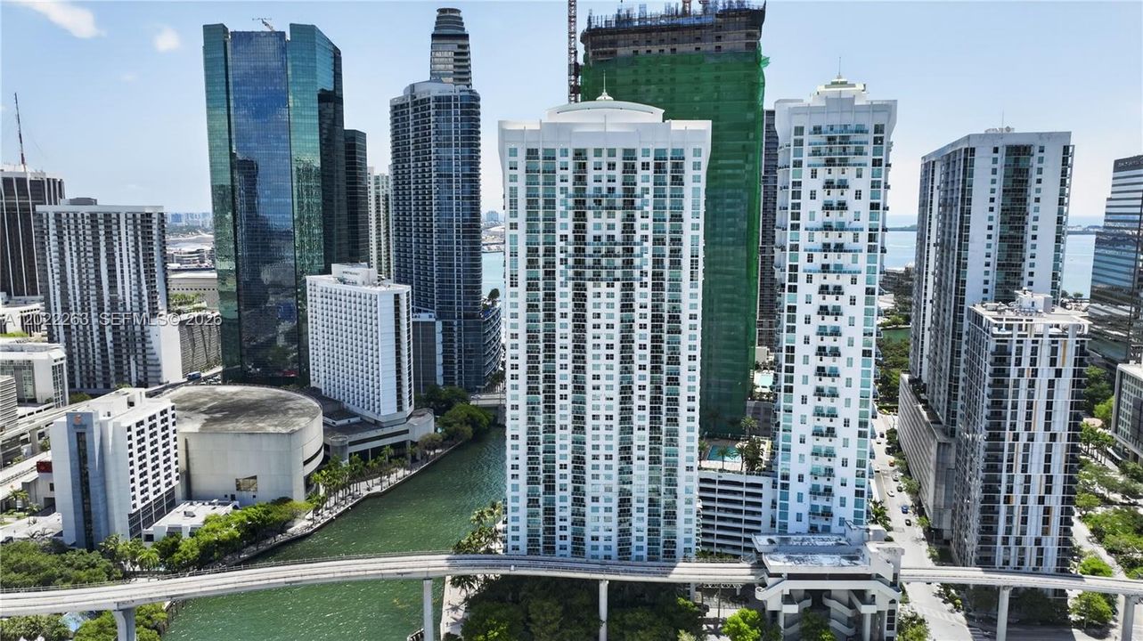 For Sale: $425,000 (1 beds, 1 baths, 775 Square Feet)
