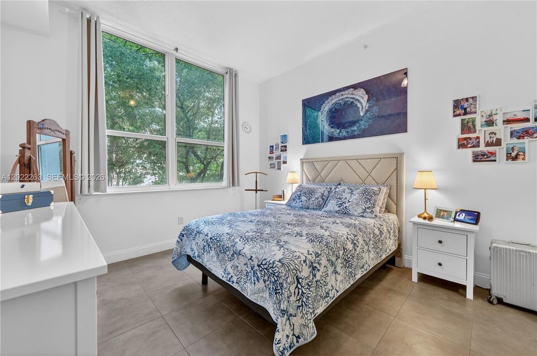 For Sale: $425,000 (1 beds, 1 baths, 775 Square Feet)