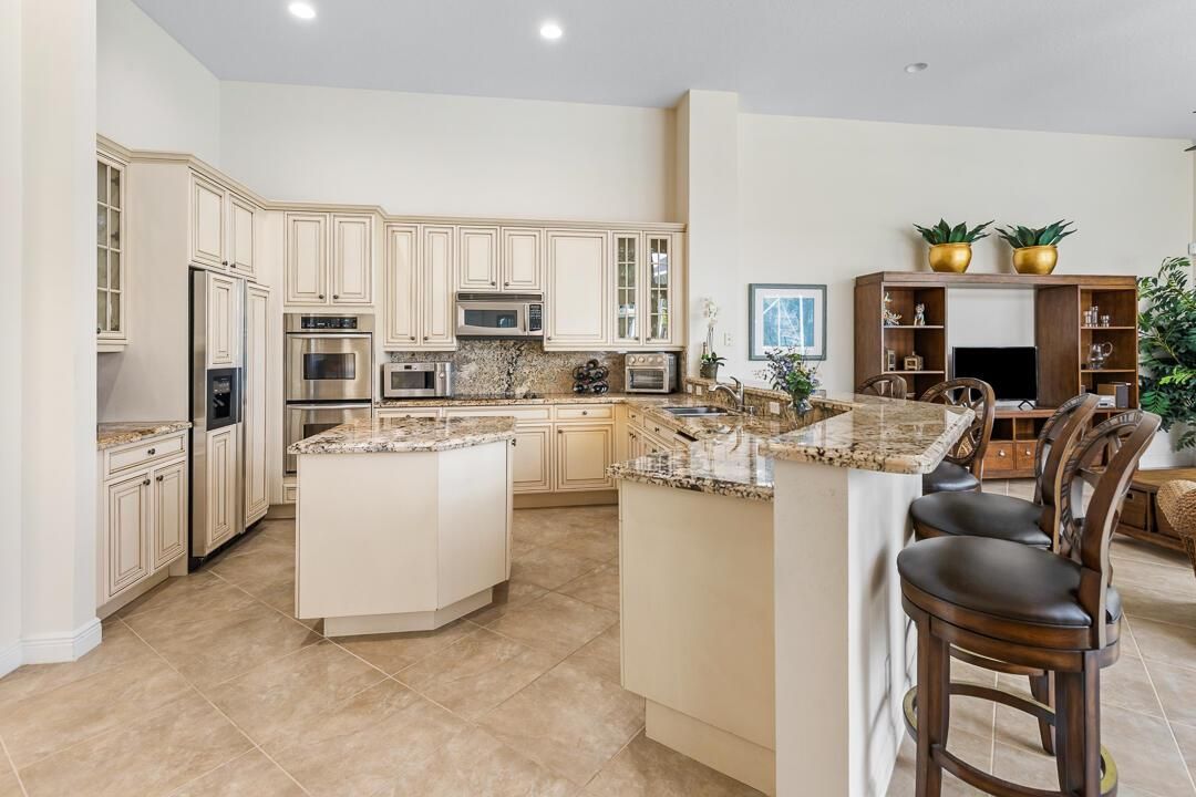2466 SW Bridgeview Terrace-11