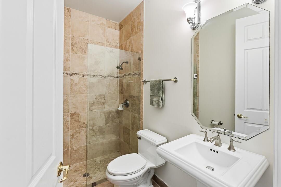 2466 SW Bridgeview Terrace-31