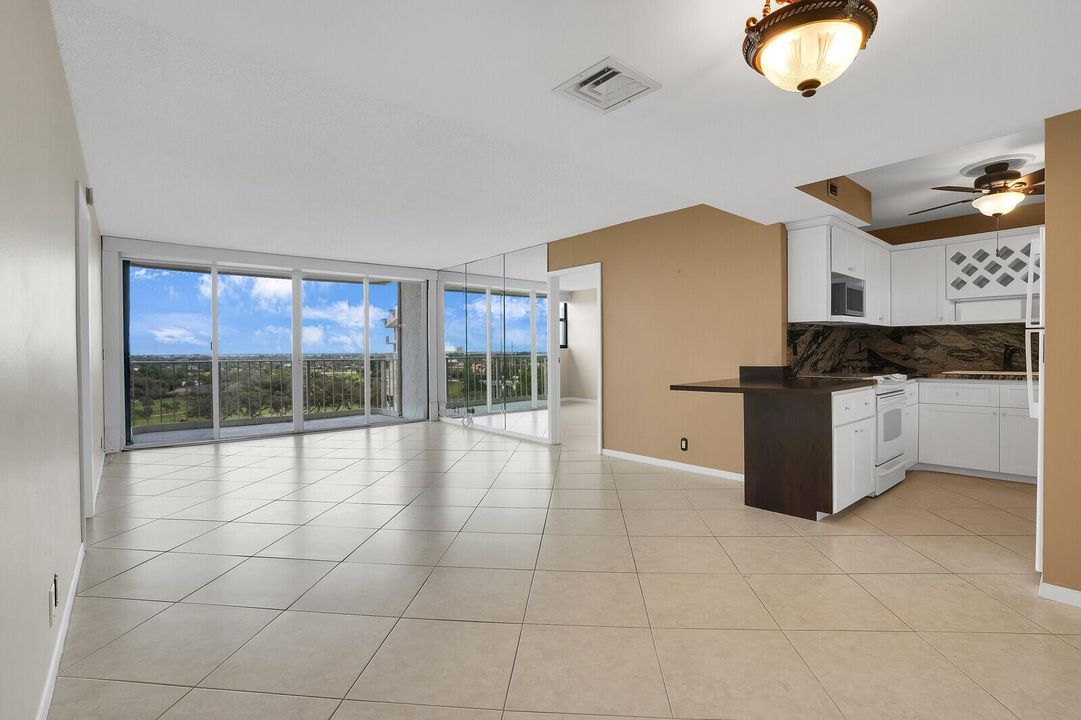 Dining area / Kitchen