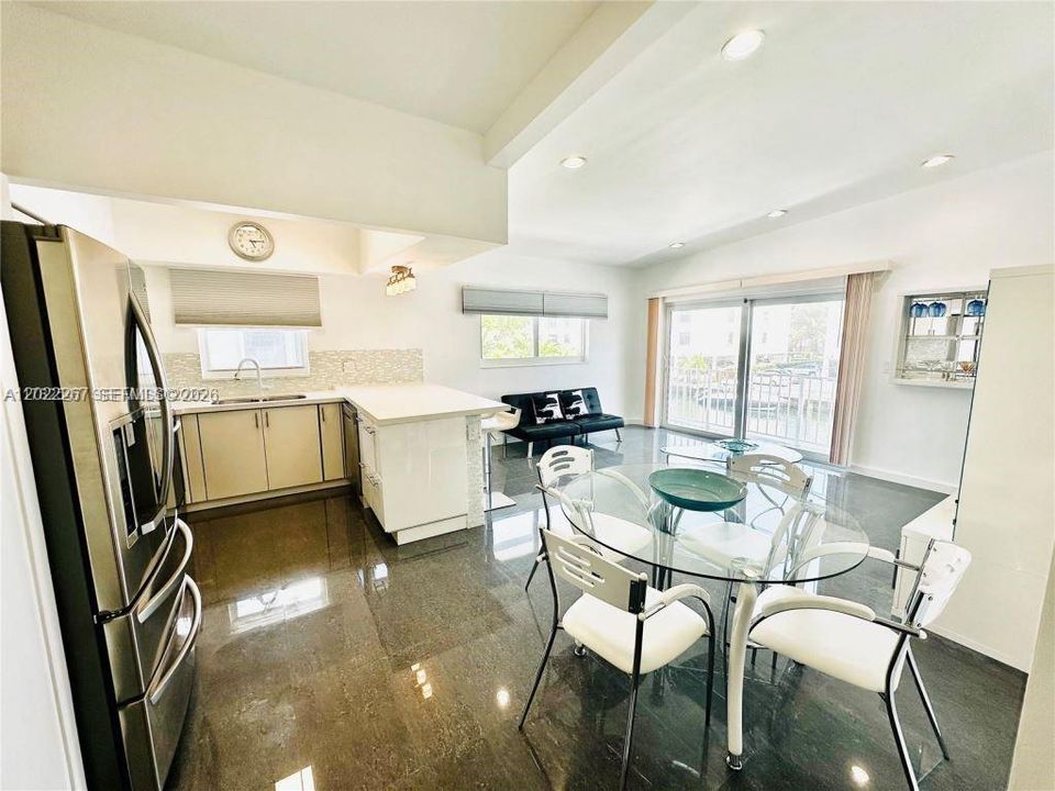 For Rent: $3,200 (2 beds, 2 baths, 990 Square Feet)