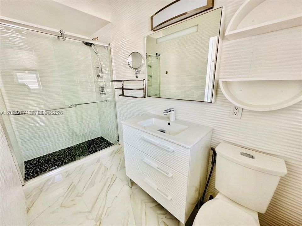 For Rent: $3,200 (2 beds, 2 baths, 990 Square Feet)