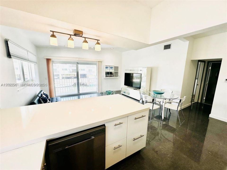 For Rent: $3,200 (2 beds, 2 baths, 990 Square Feet)