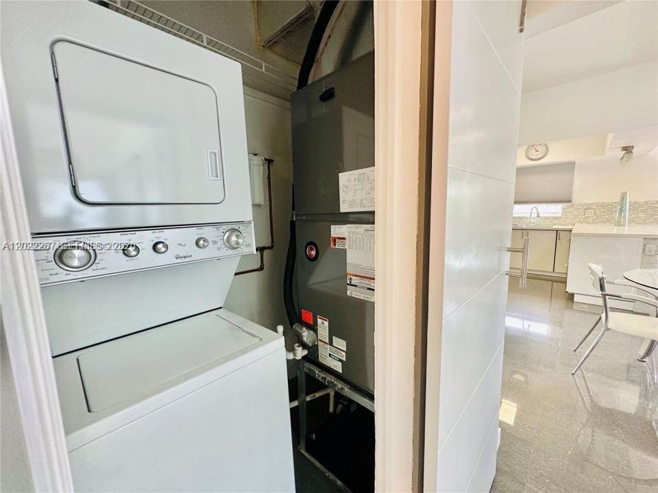 For Rent: $3,200 (2 beds, 2 baths, 990 Square Feet)