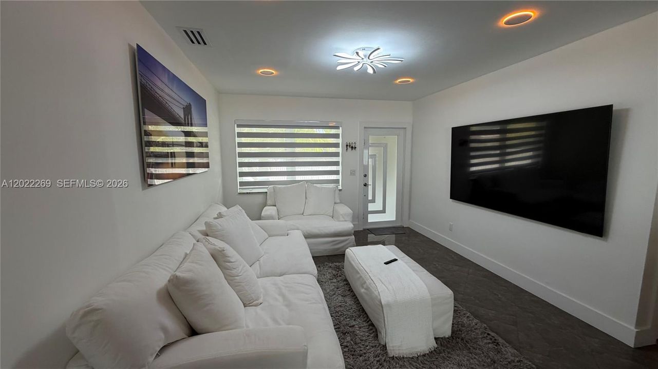 В аренду: $3,400 (3 спален, 2 ванн, 1128 Квадратных фут)