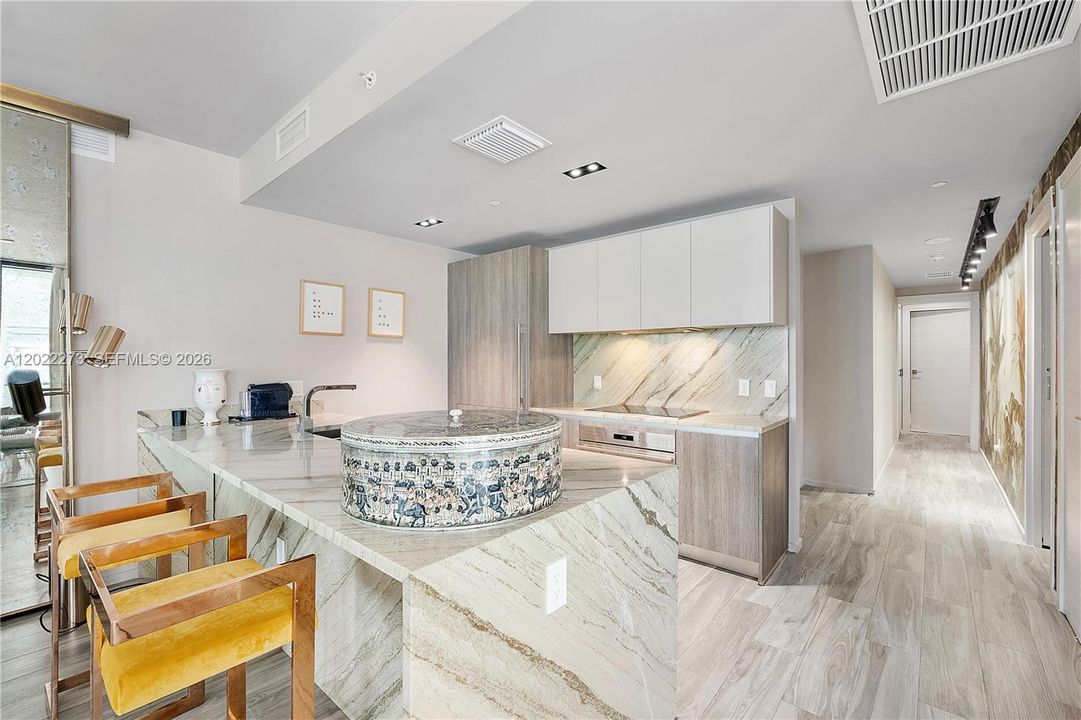 For Sale: $975,000 (3 beds, 3 baths, 1368 Square Feet)