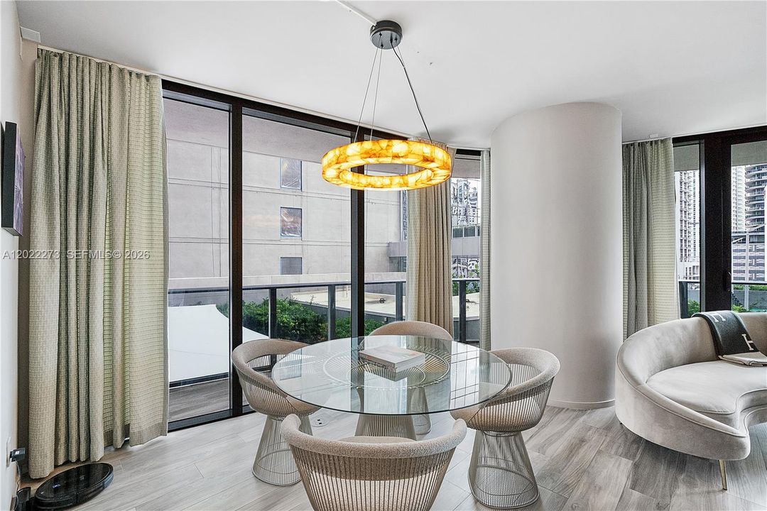 For Sale: $975,000 (3 beds, 3 baths, 1368 Square Feet)