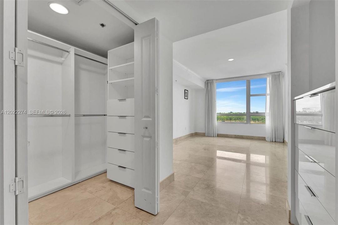 В аренду: $3,299 (2 спален, 2 ванн, 1165 Квадратных фут)