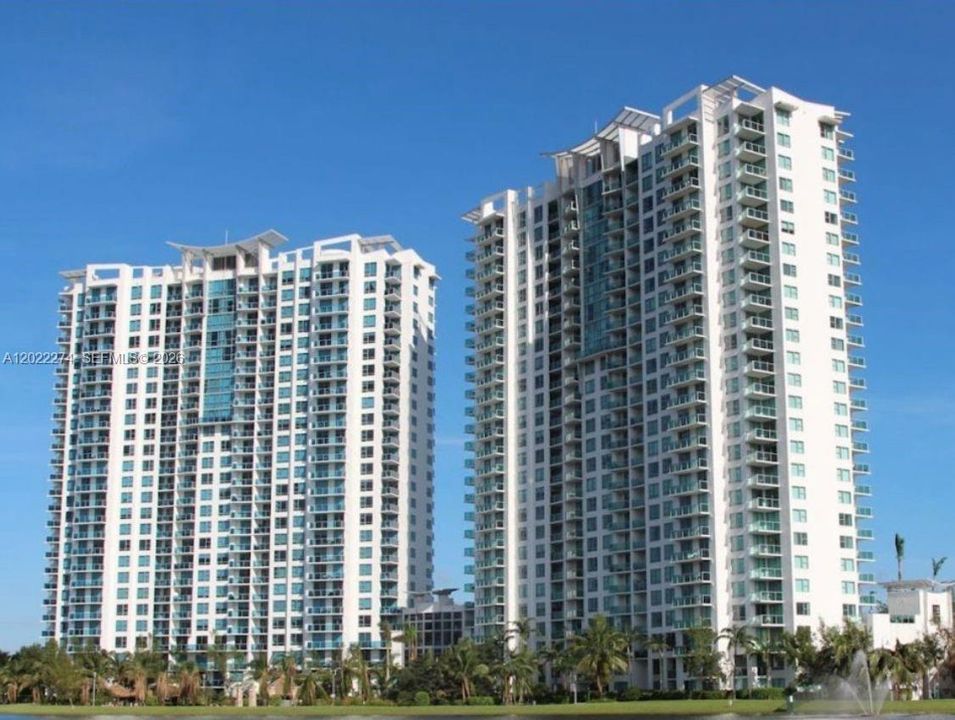 В аренду: $3,299 (2 спален, 2 ванн, 1165 Квадратных фут)