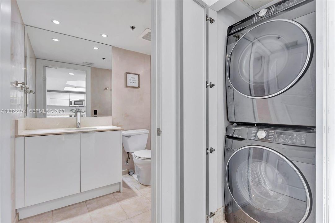 В аренду: $3,299 (2 спален, 2 ванн, 1165 Квадратных фут)