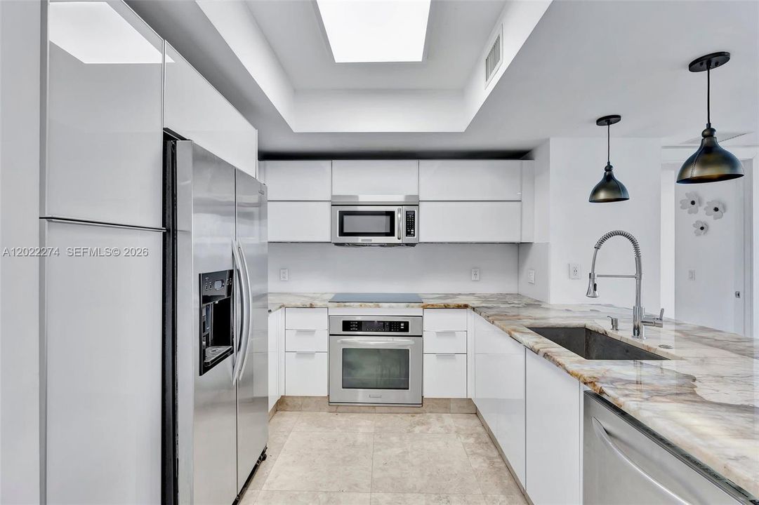 В аренду: $3,299 (2 спален, 2 ванн, 1165 Квадратных фут)