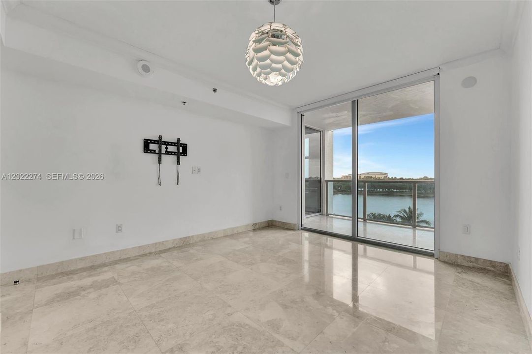В аренду: $3,299 (2 спален, 2 ванн, 1165 Квадратных фут)