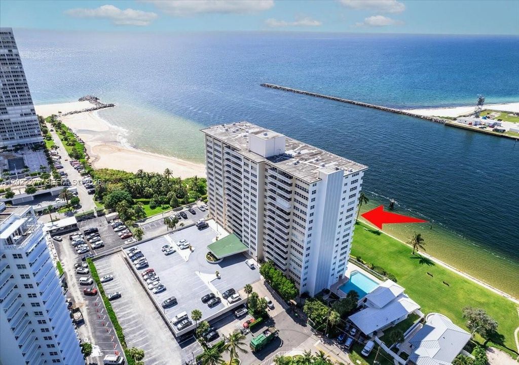 For Sale: $420,000 (1 beds, 1 baths, 900 Square Feet)