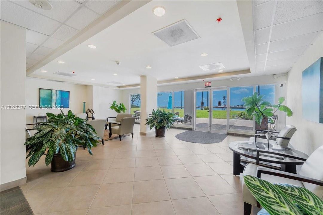 For Sale: $420,000 (1 beds, 1 baths, 900 Square Feet)