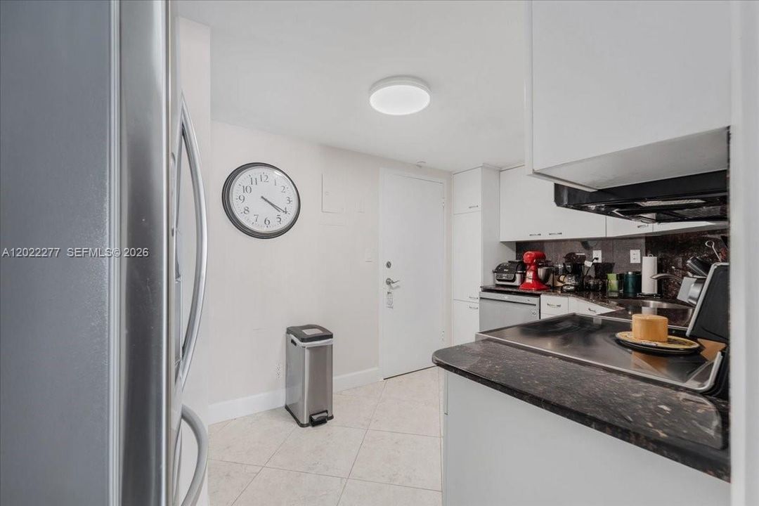 For Sale: $420,000 (1 beds, 1 baths, 900 Square Feet)