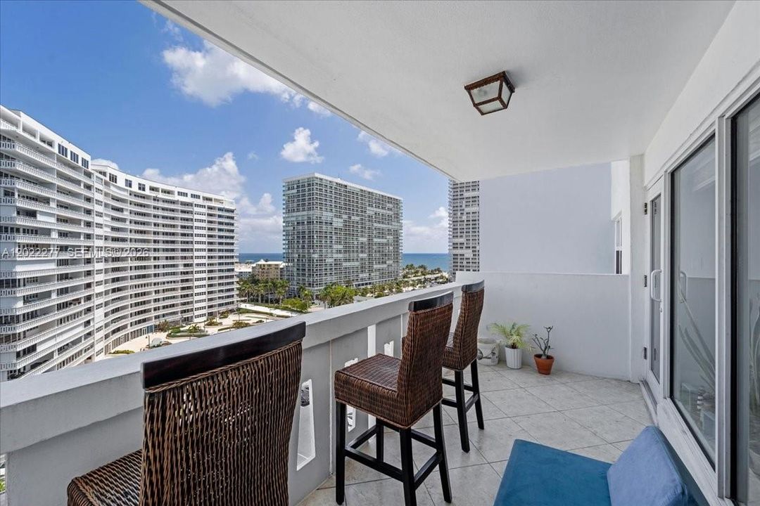 For Sale: $420,000 (1 beds, 1 baths, 900 Square Feet)