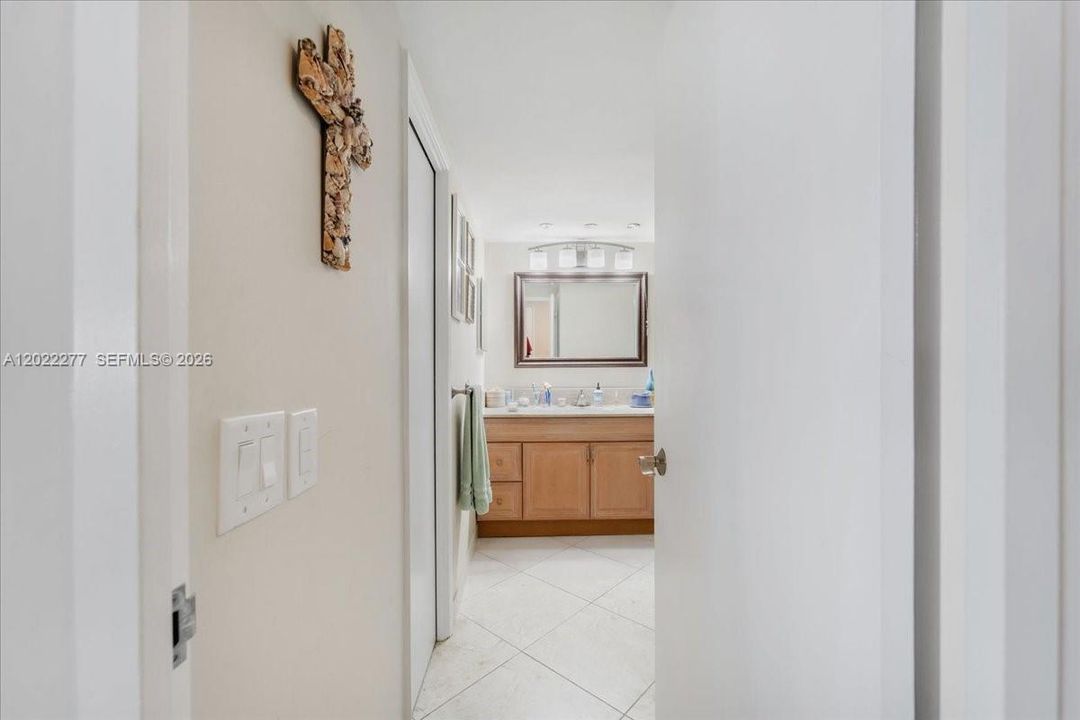 For Sale: $420,000 (1 beds, 1 baths, 900 Square Feet)