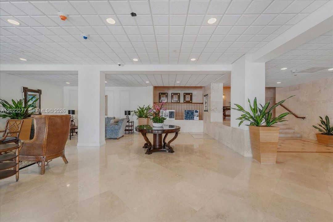 For Sale: $420,000 (1 beds, 1 baths, 900 Square Feet)