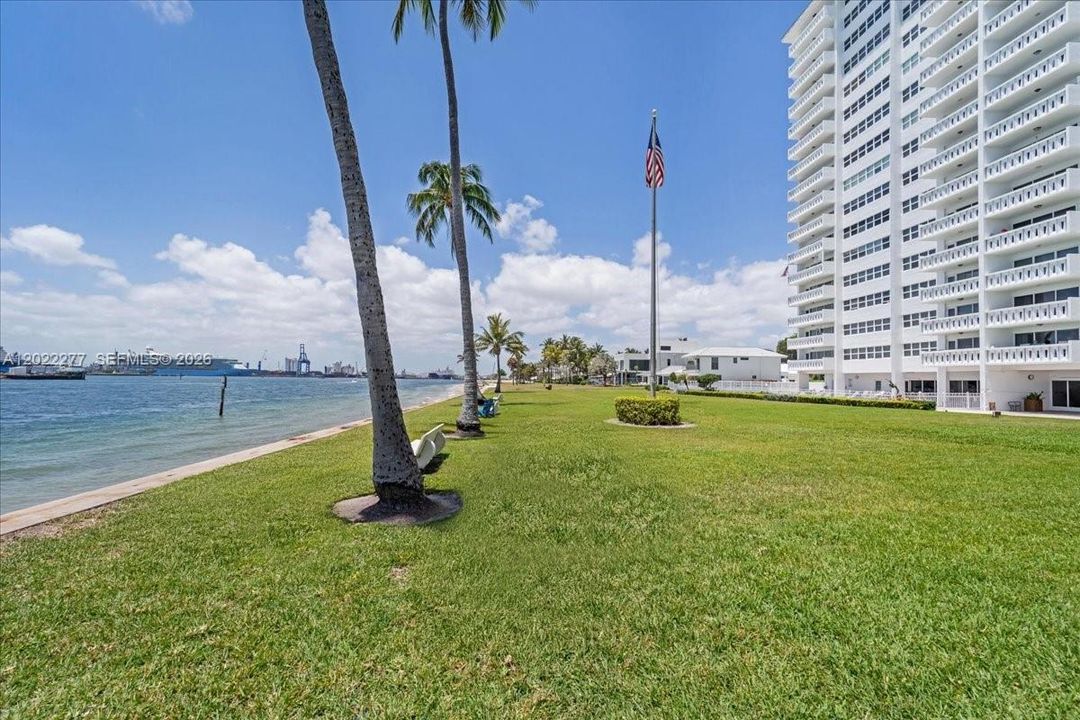 For Sale: $420,000 (1 beds, 1 baths, 900 Square Feet)
