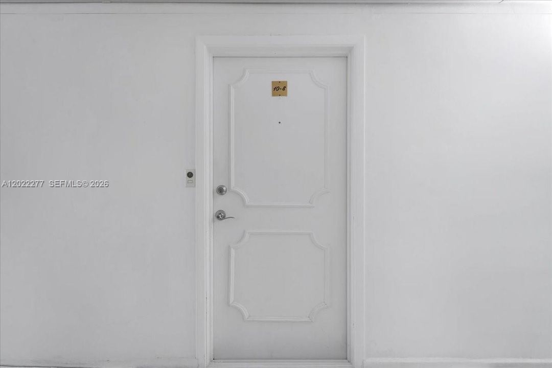 For Sale: $420,000 (1 beds, 1 baths, 900 Square Feet)