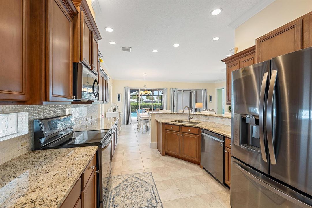 10755 La Strada