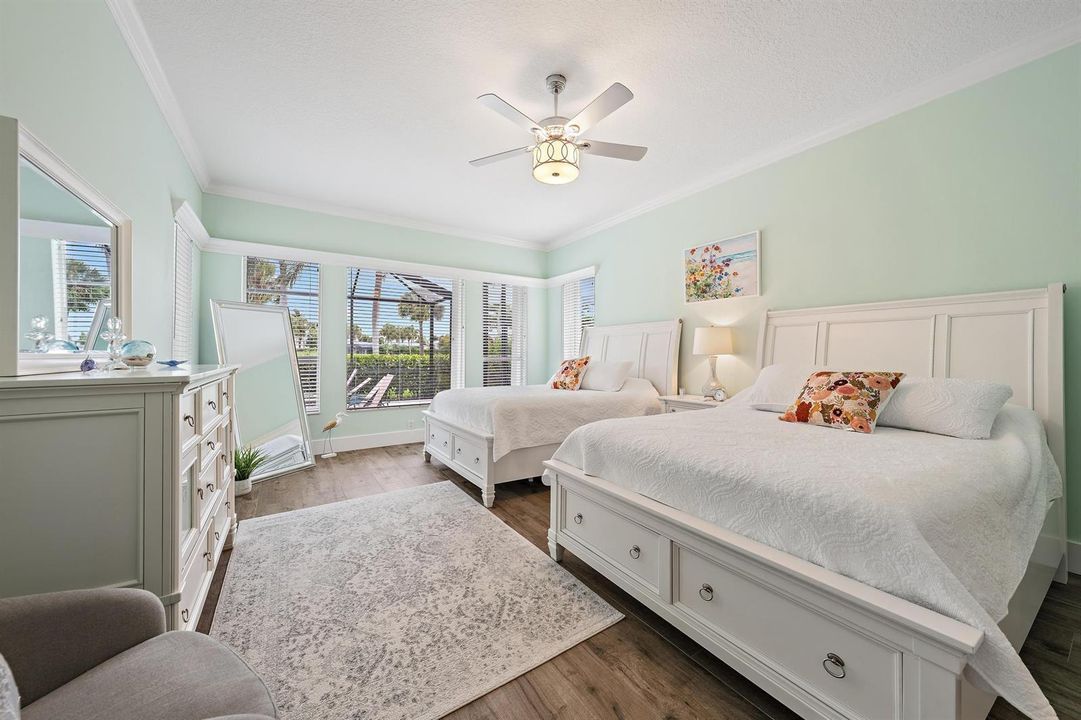 10755 La Strada