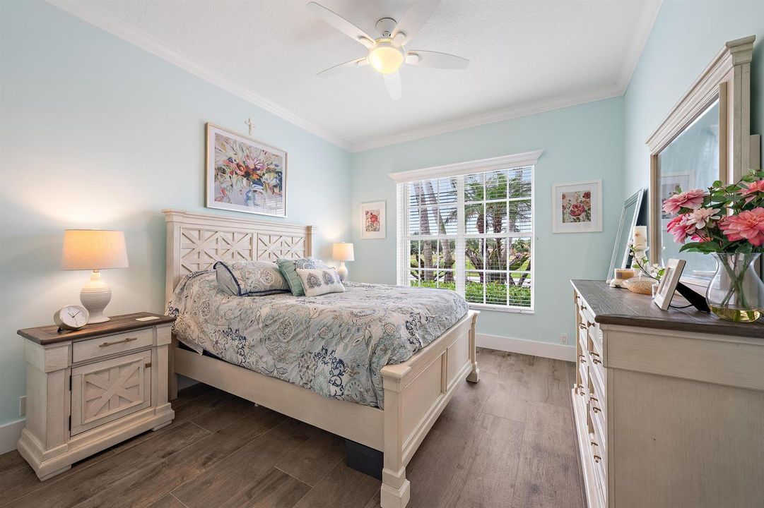 10755 La Strada