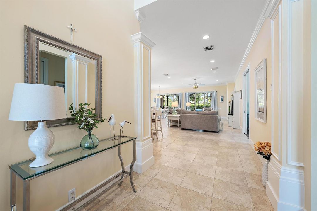 10755 La Strada