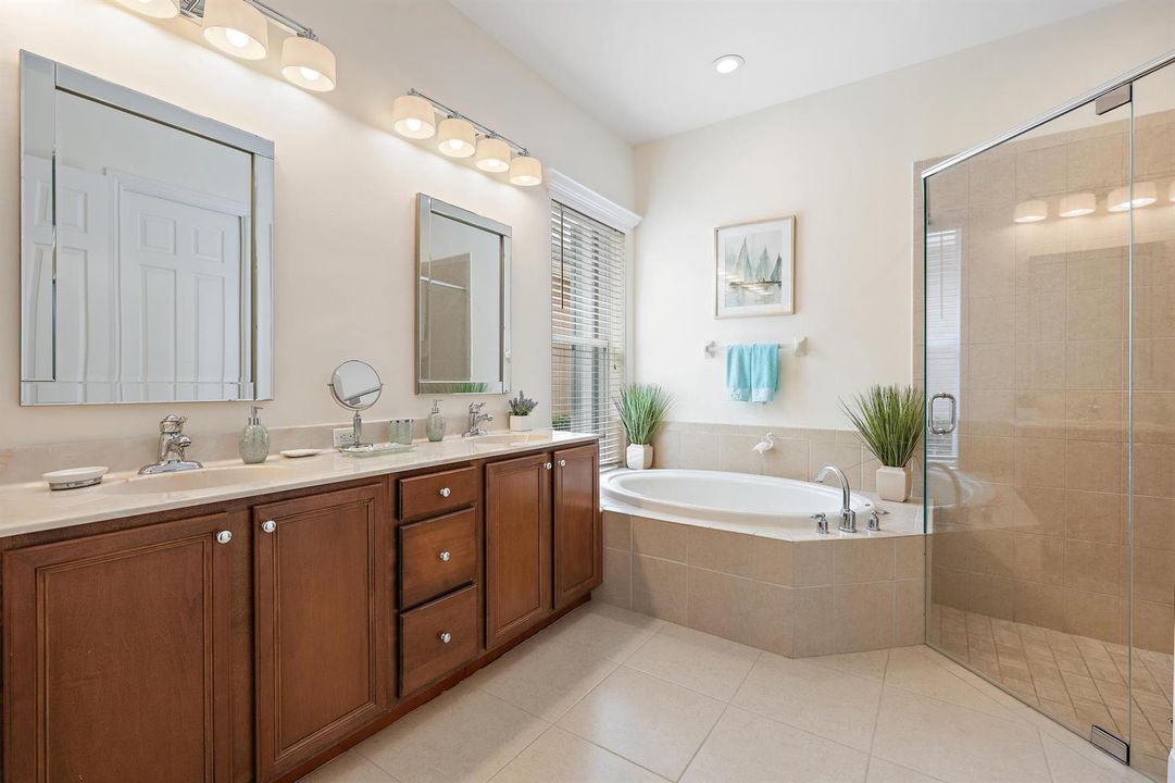 10755 La Strada