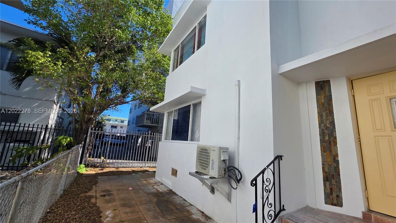 For Rent: $1,850 (1 beds, 1 baths, 5583 Square Feet)