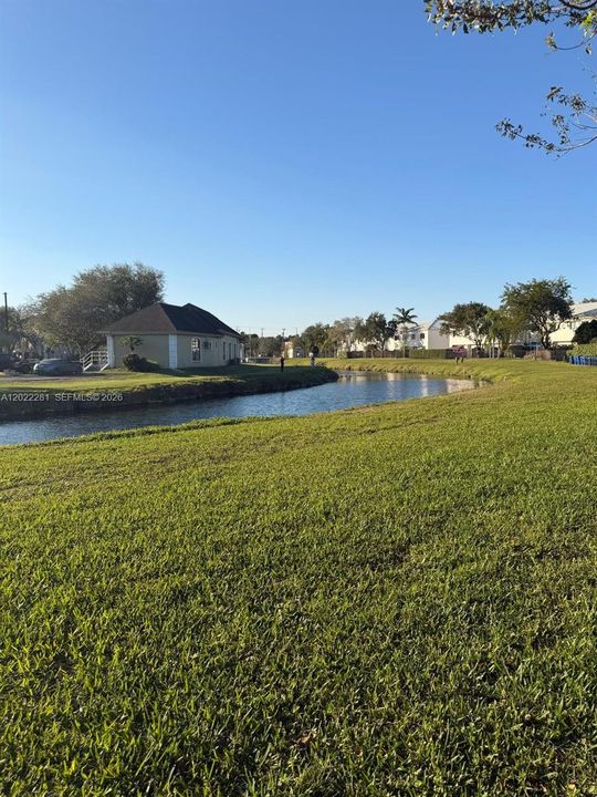 For Rent: $2,300 (2 beds, 1 baths, 1018 Square Feet)