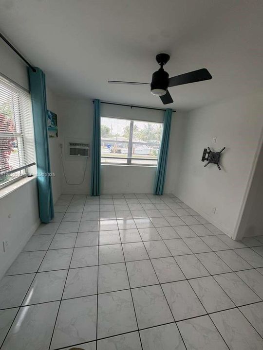 For Rent: $1,995 (1 beds, 1 baths, 540 Square Feet)