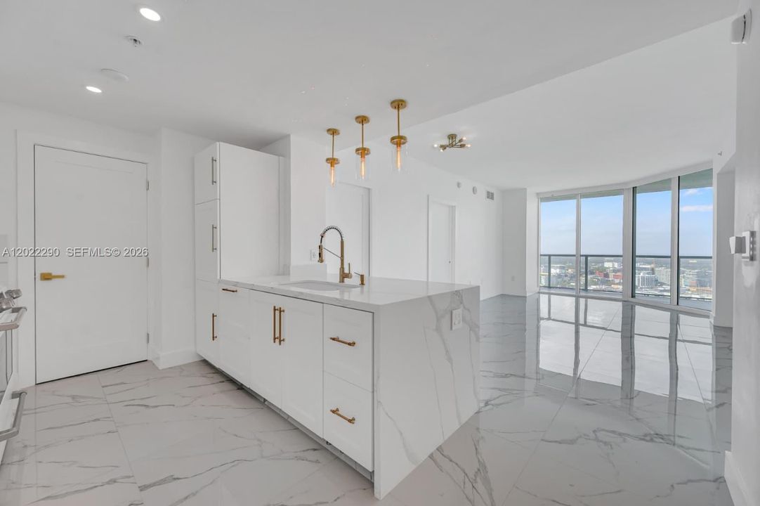 Active With Contract: $3,750 (1 beds, 1 baths, 867 Square Feet)
