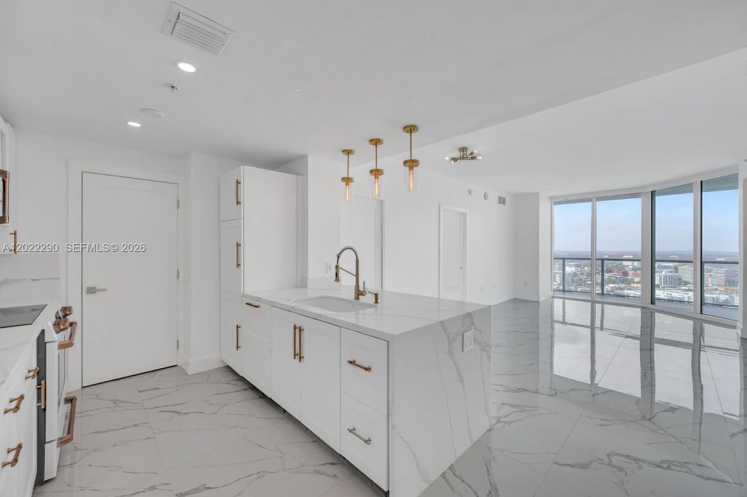 Active With Contract: $3,750 (1 beds, 1 baths, 867 Square Feet)