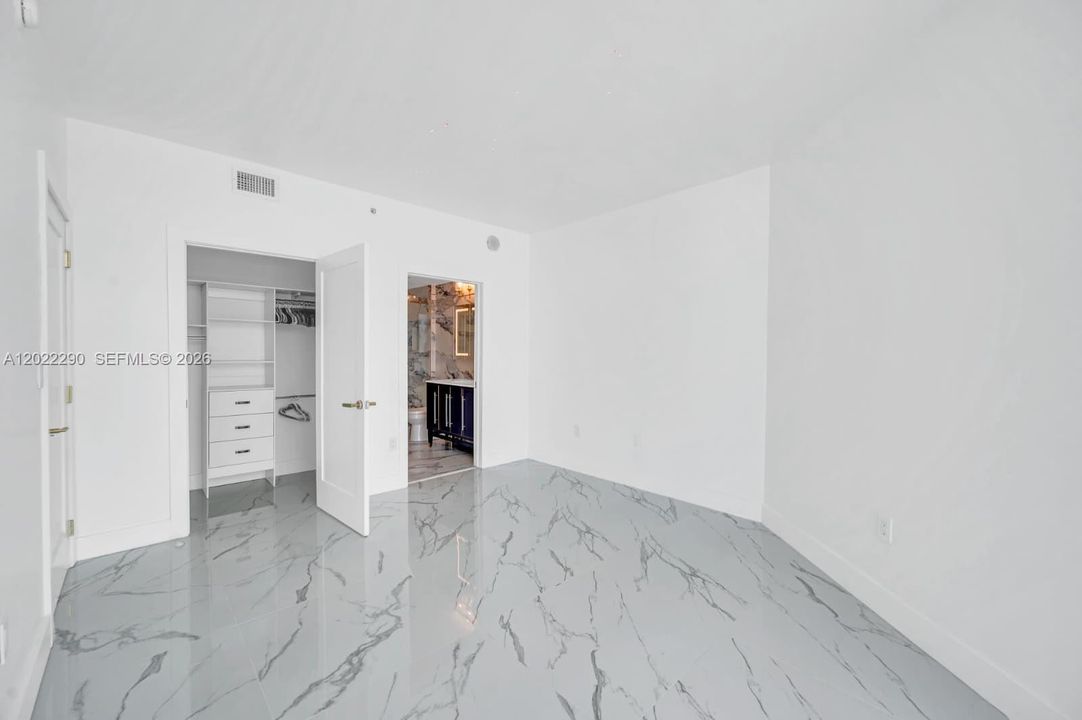 Active With Contract: $3,750 (1 beds, 1 baths, 867 Square Feet)