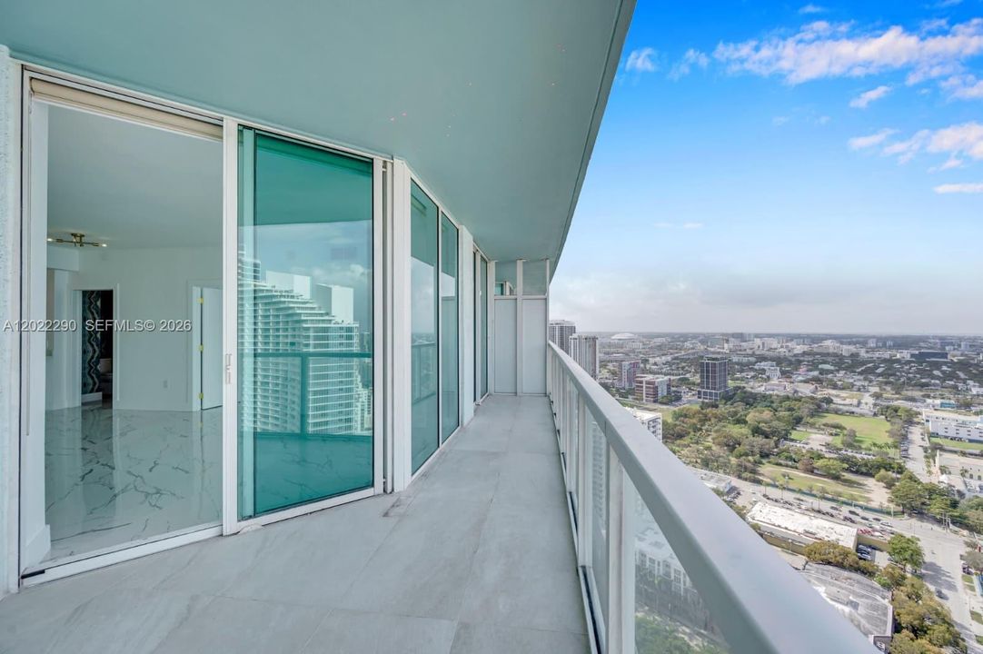 Active With Contract: $3,750 (1 beds, 1 baths, 867 Square Feet)