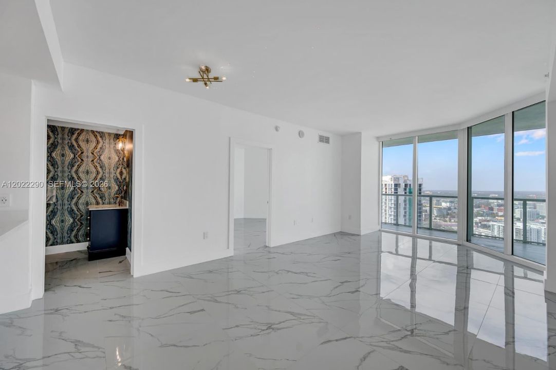 Active With Contract: $3,750 (1 beds, 1 baths, 867 Square Feet)