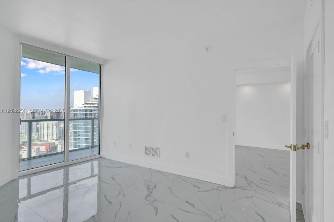Active With Contract: $3,750 (1 beds, 1 baths, 867 Square Feet)