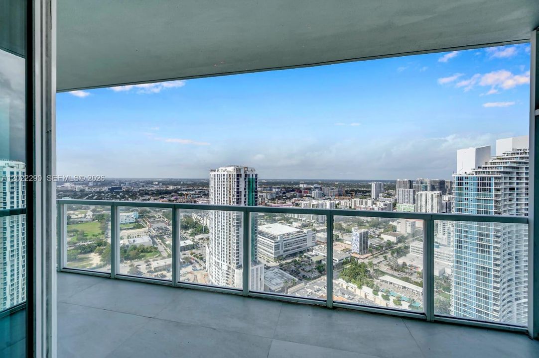 Active With Contract: $3,750 (1 beds, 1 baths, 867 Square Feet)