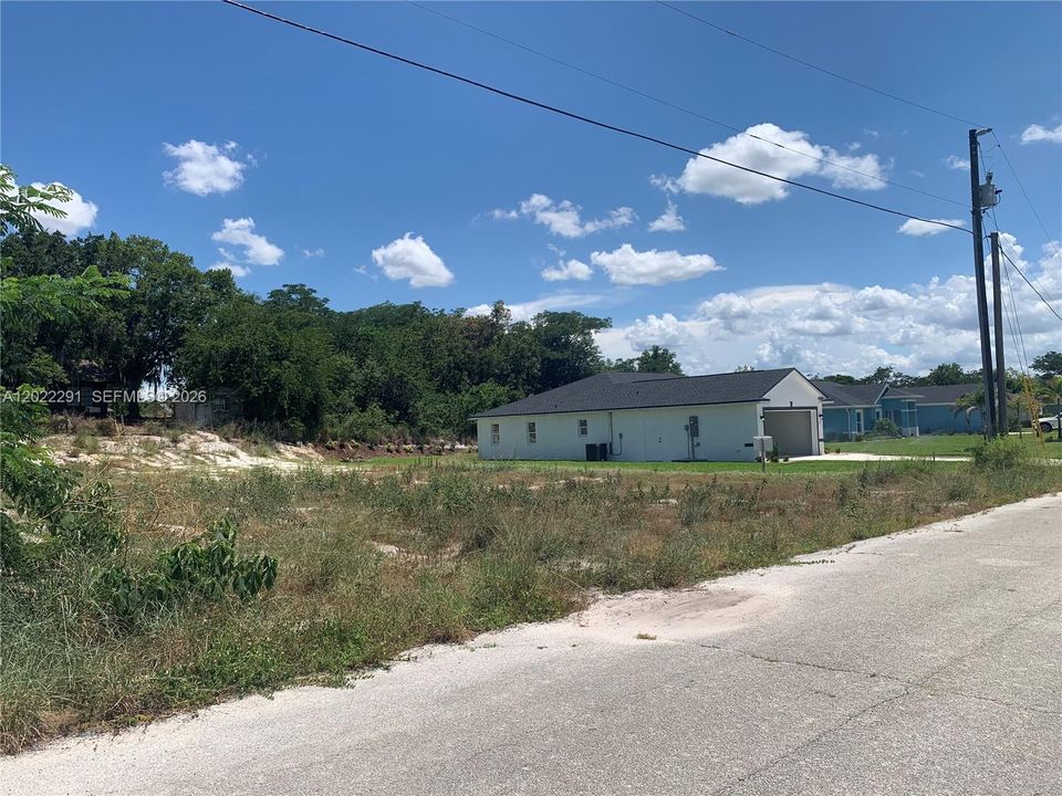 На продажу: $35,000 (0.25 acres)
