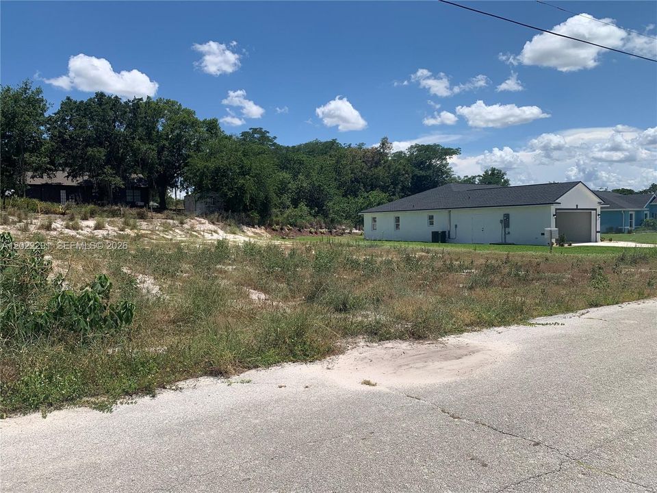 На продажу: $35,000 (0.25 acres)