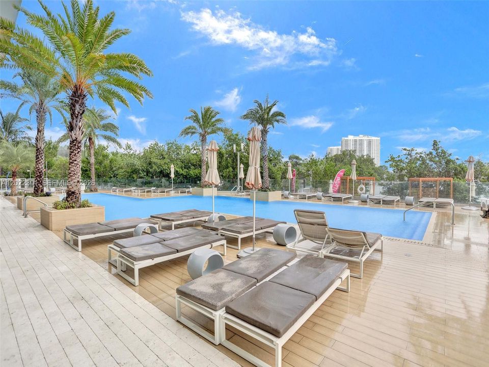 For Sale: $589,000 (2 beds, 2 baths, 1119 Square Feet)