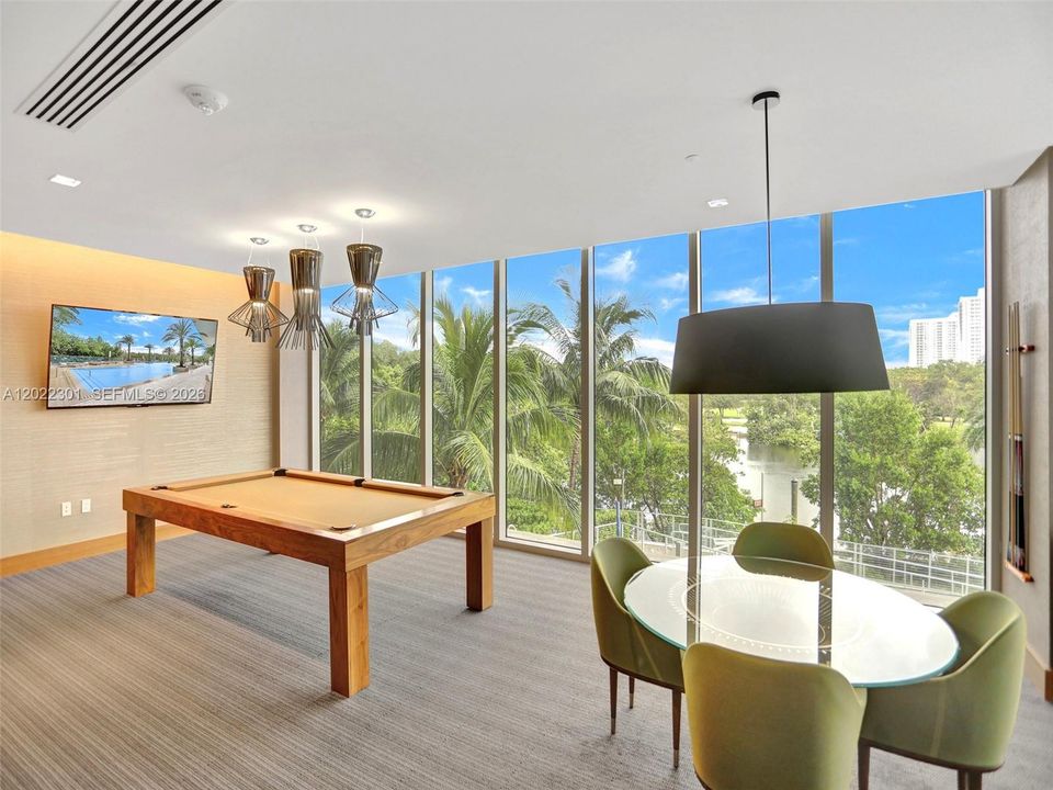 For Sale: $589,000 (2 beds, 2 baths, 1119 Square Feet)